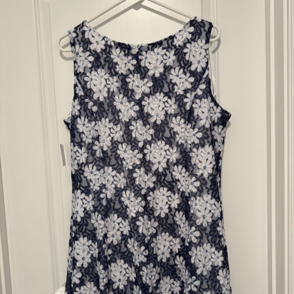 Perceptions Sleevelesss Short Blue and White Lace Dress Size L - Picture 2 of 10